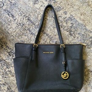 Micheal Kors jet set tote